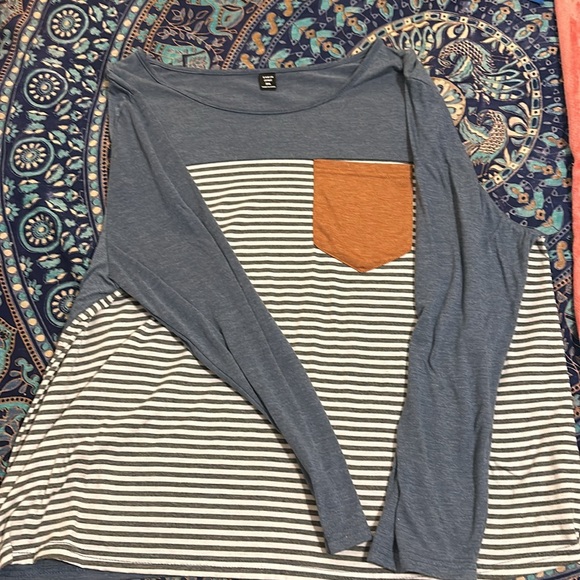 Long sleeve plus size top - Picture 2 of 2